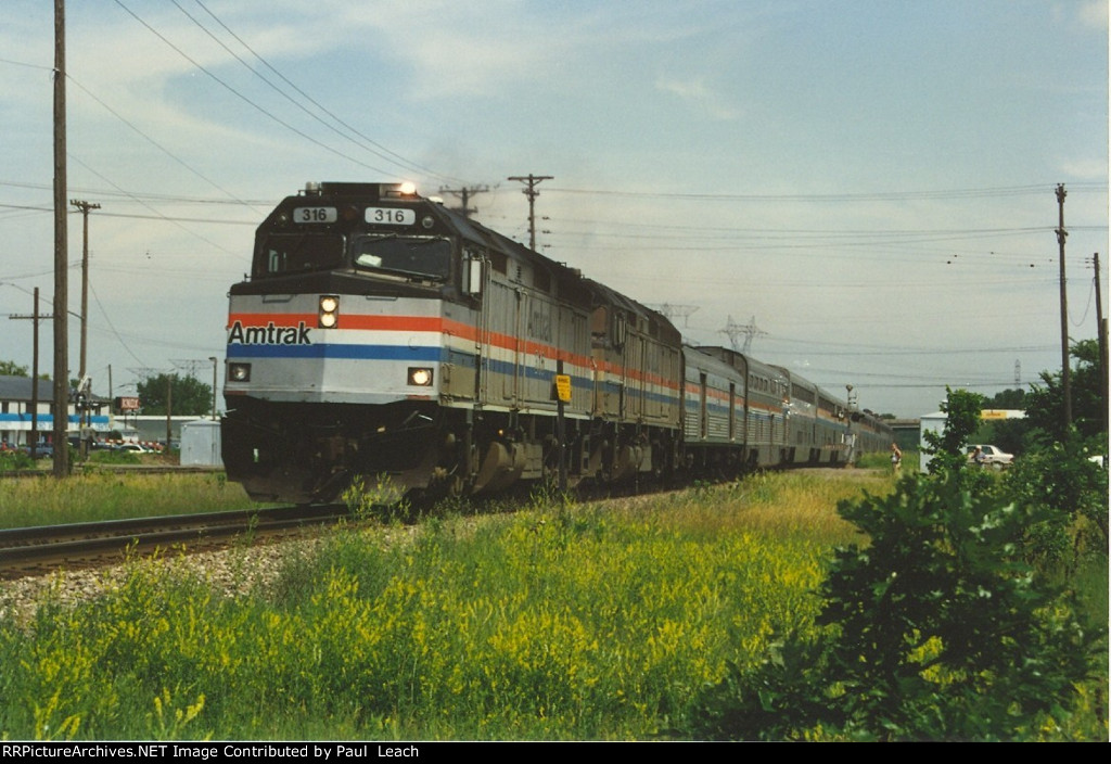 "Empire Builder" rolls east